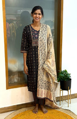 Bold Ajrakh 574