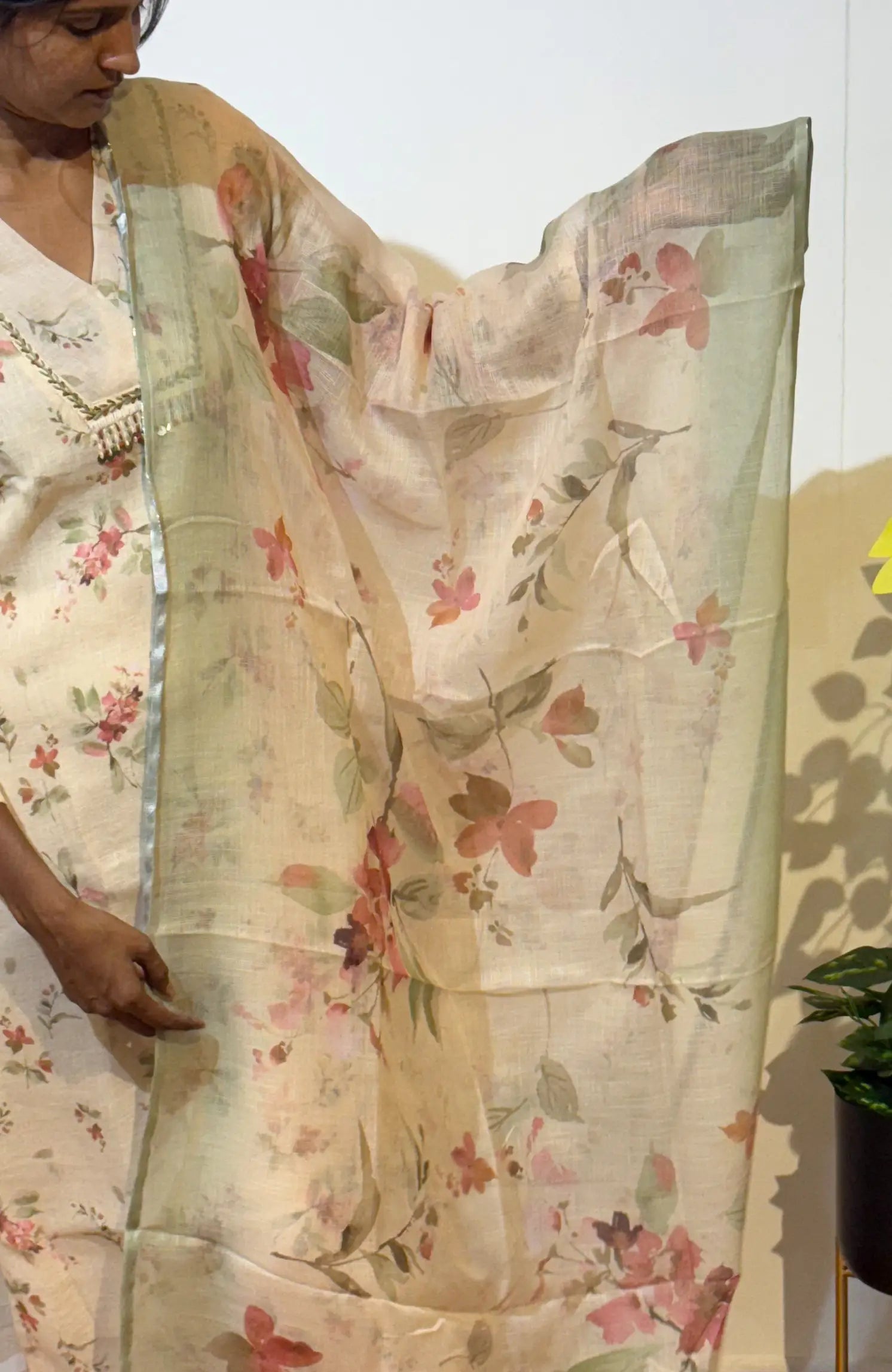 Linen Blossoms 495