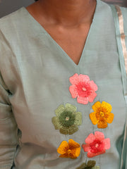 Oviya 999