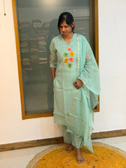 Oviya 999