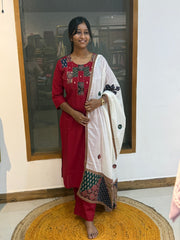 Sruthi 749