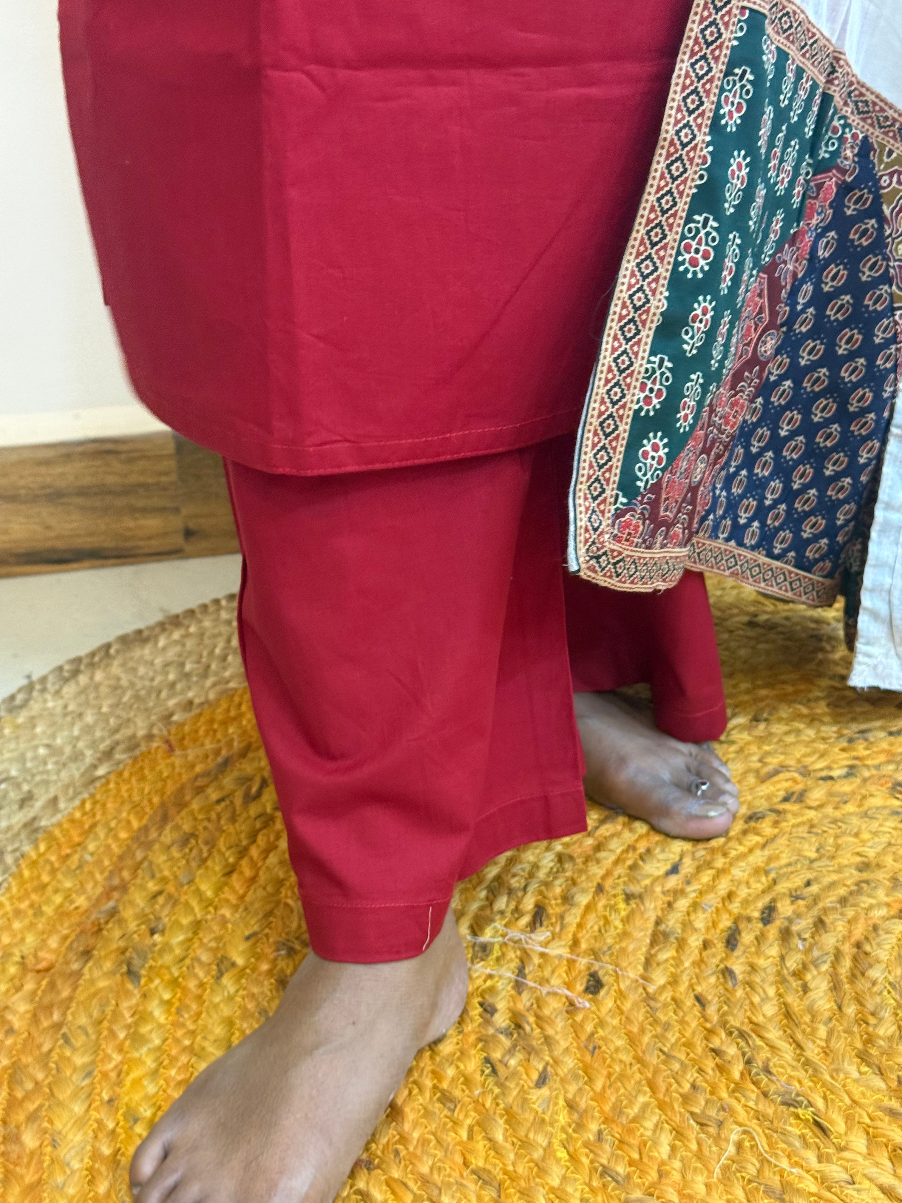 Sruthi 749